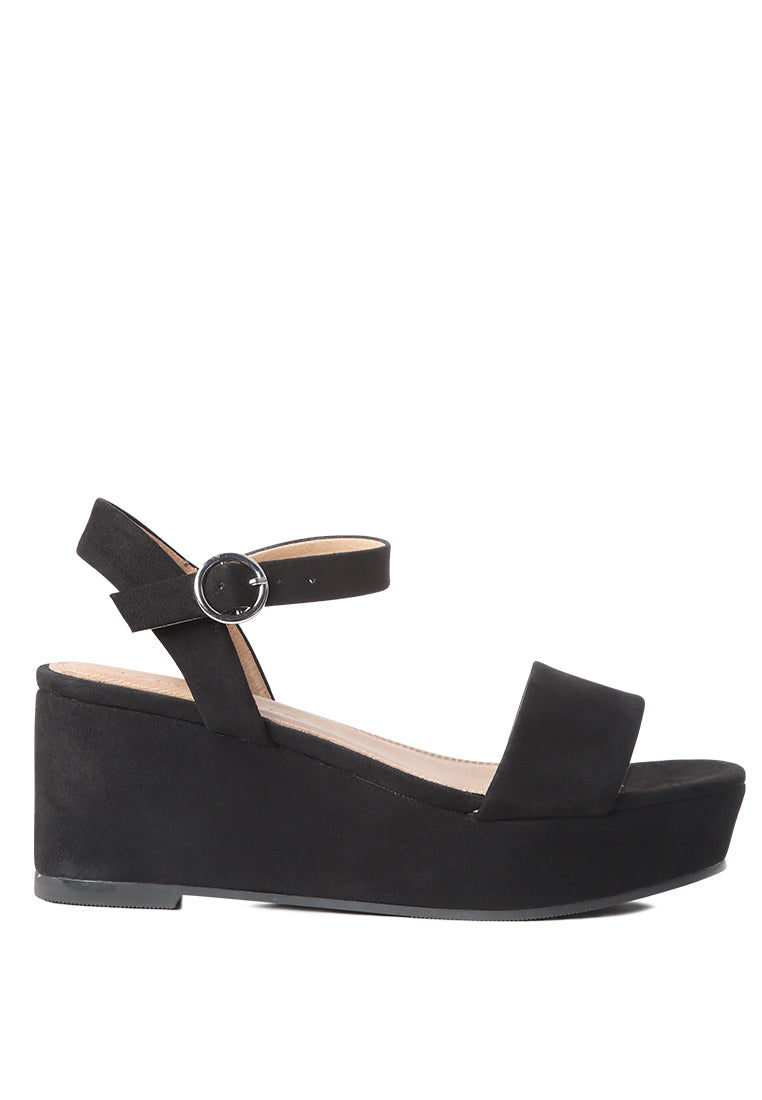Women’s wedge sandals with ankle strap, lightweight and supportive summer shoes for travel, casual walks and feminine warm-weather outfits