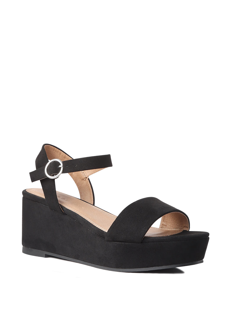 Women’s wedge sandals with ankle strap, lightweight and supportive summer shoes for travel, casual walks and feminine warm-weather outfits