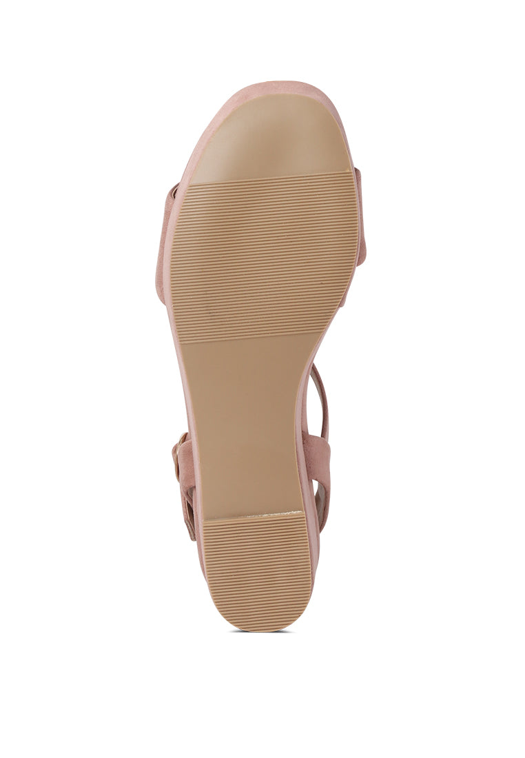 Women’s wedge sandals with ankle strap, lightweight and supportive summer shoes for travel, casual walks and feminine warm-weather outfits
