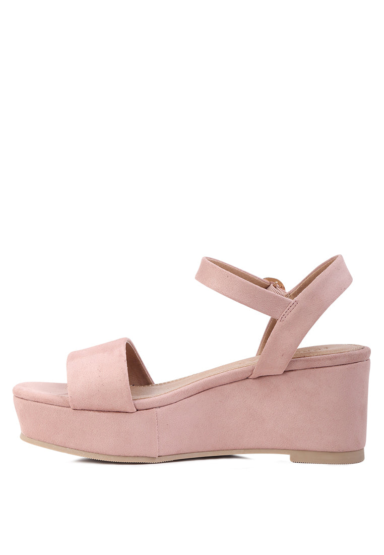 Women’s wedge sandals with ankle strap, lightweight and supportive summer shoes for travel, casual walks and feminine warm-weather outfits