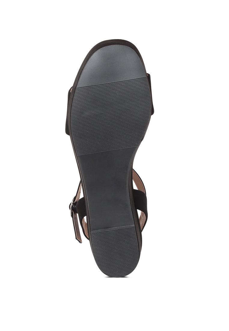 Women’s wedge sandals with ankle strap, lightweight and supportive summer shoes for travel, casual walks and feminine warm-weather outfits