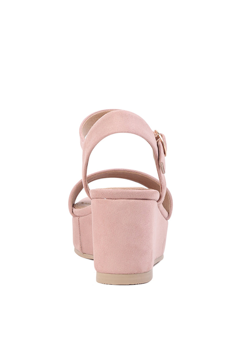 Women’s wedge sandals with ankle strap, lightweight and supportive summer shoes for travel, casual walks and feminine warm-weather outfits