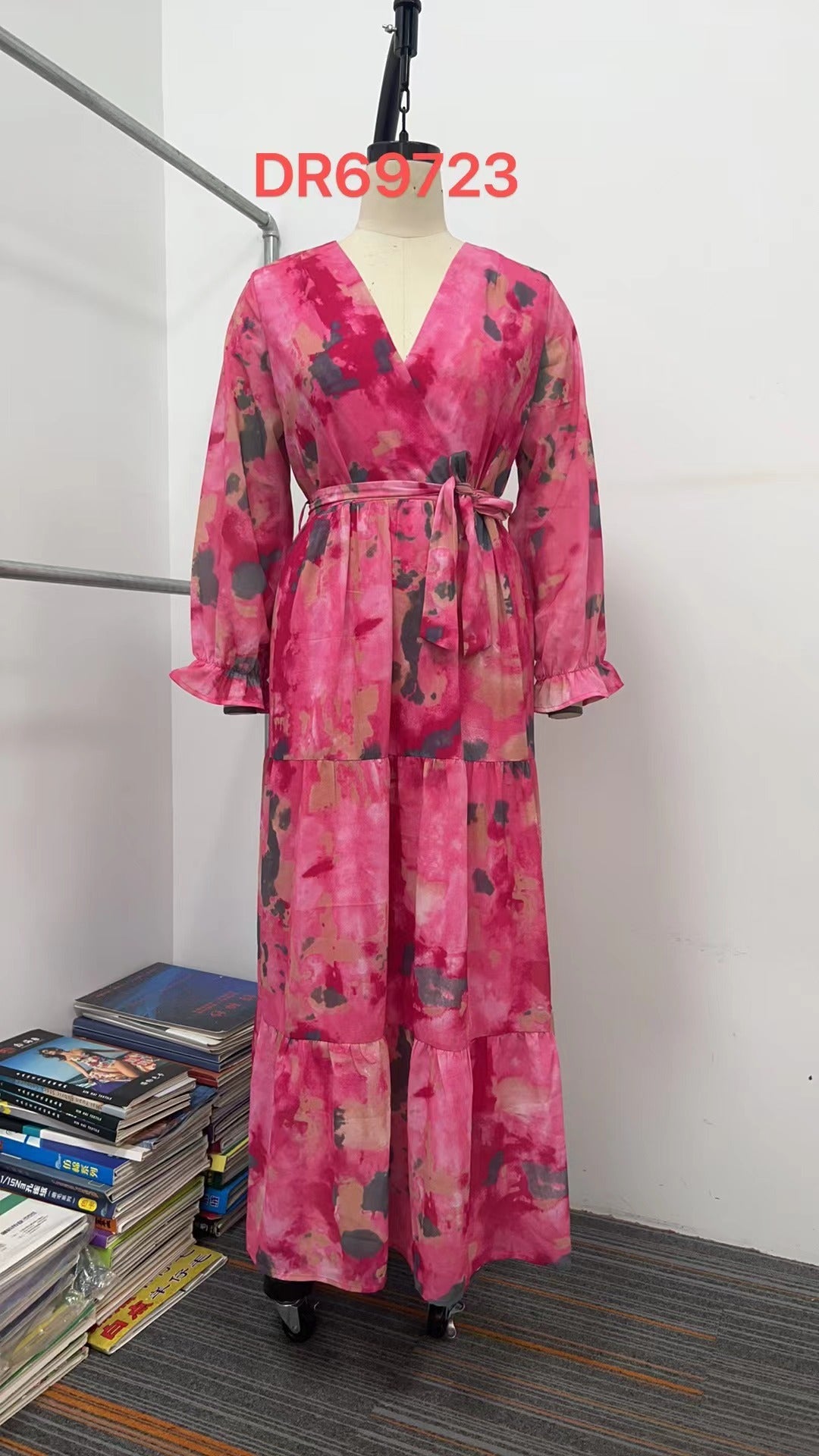 Elegant Long Floral Dress – V-neck Chiffon Maxi Dress with Long Sleeves 2025